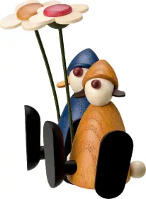 Björn Köhler Gratulantin Lotta mit Blume, sitzend