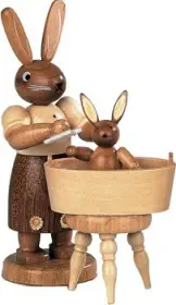 Kleinkunst Müller Hasenmutter mit badendem Kind