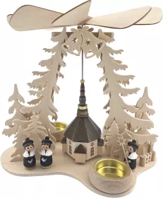 RATAGS Waldpyramide, Seiffener Kirche mit Kurrende